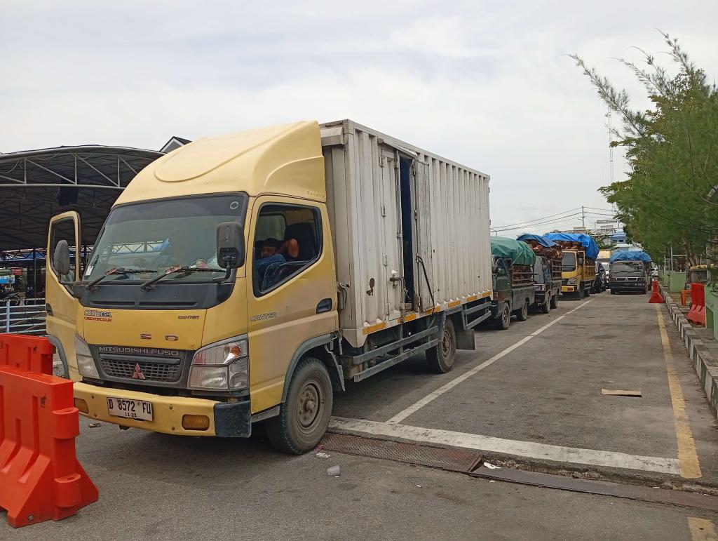 Layanan Penyeberangan Bengkalis Belum Normal, Antrean Panjang Masih Terlihat