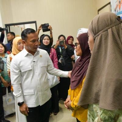 Gubernur Kepri Dampingi Menteri Dukbangga Tinjau Pelayanan KB Gratis di Tanjungpinang
