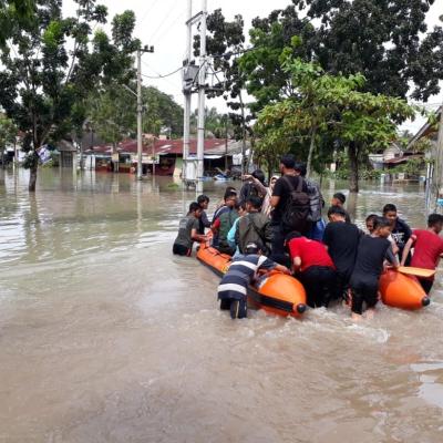 PLN Pastikan Pasokan Listrik Aman di Tengah Banjir Pekanbaru, Warga Diminta Waspada