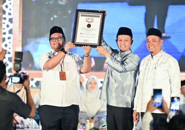 Pemko Pekanbaru Raih Rekor MURI, 9.184 ASN Serentak Baca Surah Al-Mulk di Masjid An Nur