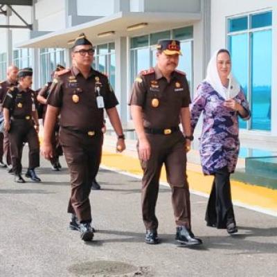 Bupati Natuna Sambut Langsung Kedatangan Kajati Kepri