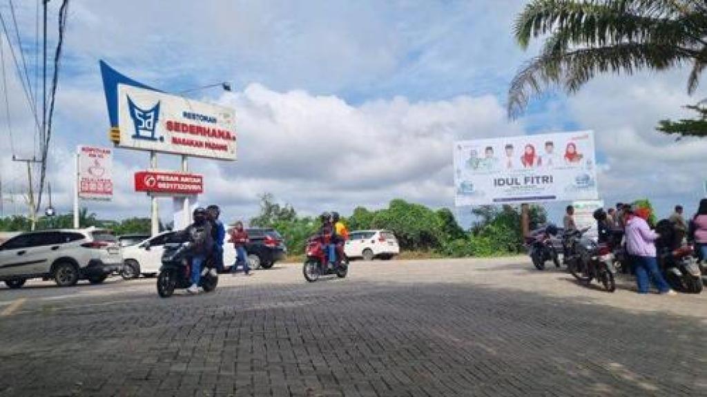 Lalu Lintas Lancar di Jalintim Pelalawan Meski Volume Kendaraan Meningkat