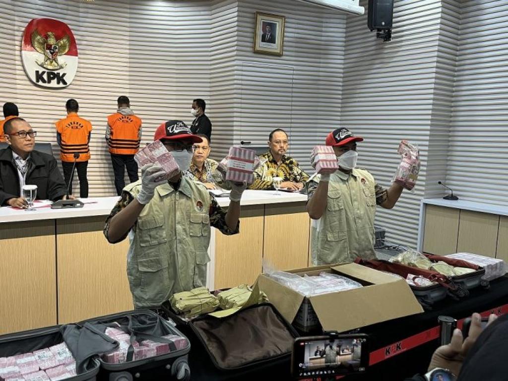 OTT KPK Sita Rp6,82 Miliar dari 3 Pejabat Pemko Pekanbaru, ke Sini Aliran Dananya