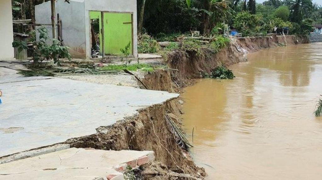 Ancaman Abrasi Sungai Kampar: Rumah, Jalan, dan Sekolah di Desa Gobah Terancam Hilang