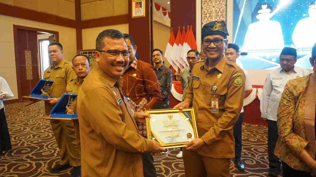 Pemko Tanjungpinang Raih Anugerah Keterbukaan Informasi Publik Tahun 2024