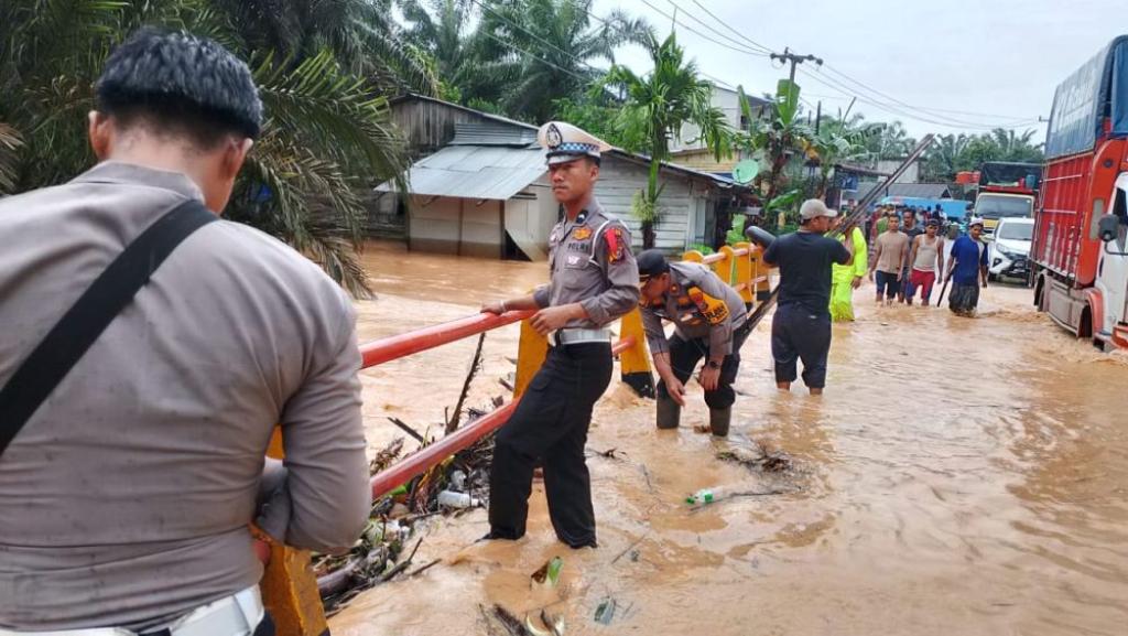 Tiga Desa di Kemuning Dilanda Banjir, Ratusan Rumah Terendam