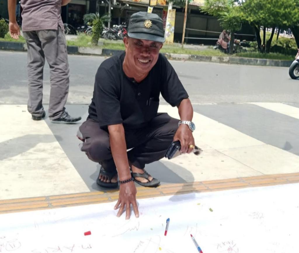 Turut Bubuhkan Tanda Tangan Mendukung Gerakan Tolak PSU Jilid 2, Babe Ruslan Mengaku Geram Melihat Kelakuan Para Mafia Politik di Negeri Istana