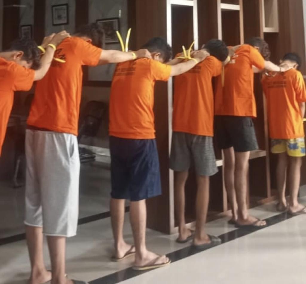 Sempat Buron, 10 Deby Collector Penganiaya Wanita di Depan Polsek Bukit Raya Ditangkap