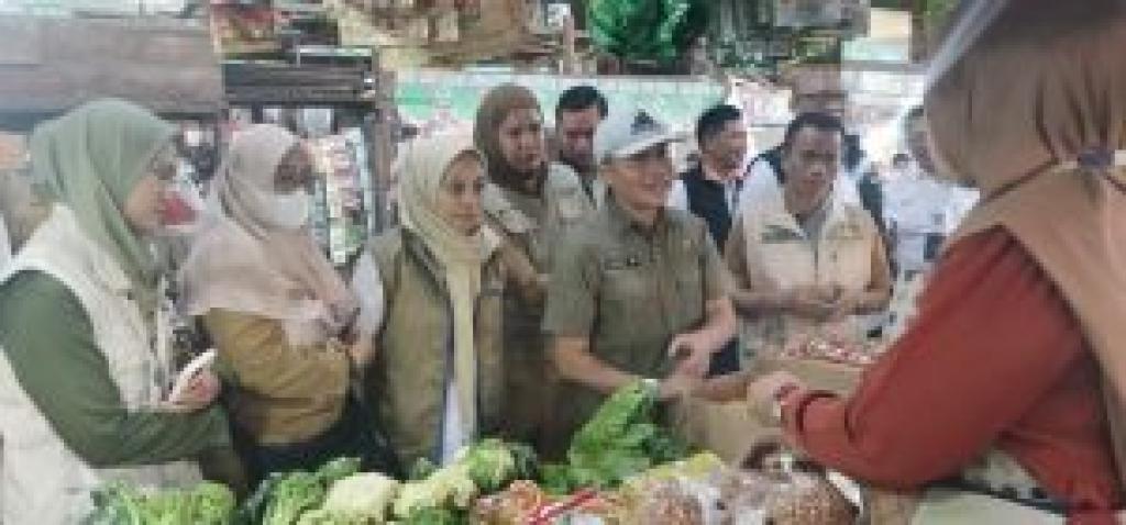Bapanas dan Satgas Pangan Sidak Minyakita di Pekanbaru, Pedagang Diingatkan Patuhi HET