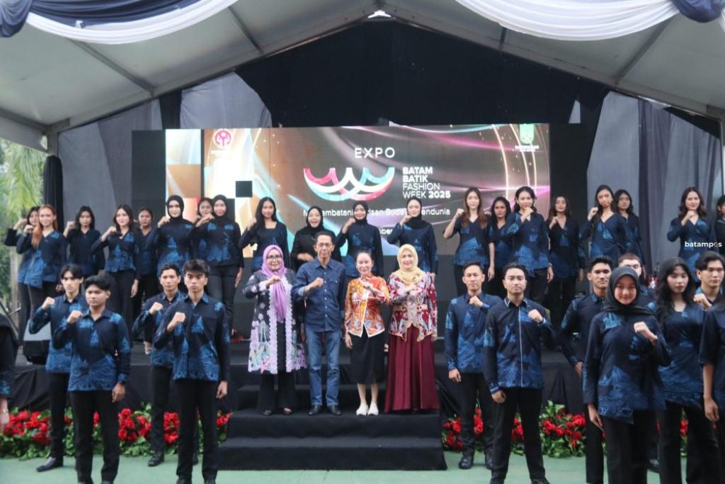 Lewat Batam Batik Fashion Week 2025, pemerintah kota dorong batik lokal jadi ikon ekonomi baru