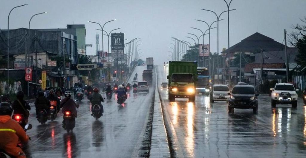 Waspada Cuaca Ekstrem di Riau: Hujan dan Angin Kencang Diprediksi Sepanjang Hari