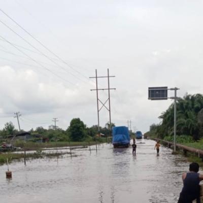 Dua Bulan Jalan Nasional Siak-Tanjung Buton Tergenang, Pemerintah Tunggu Banjir Surut