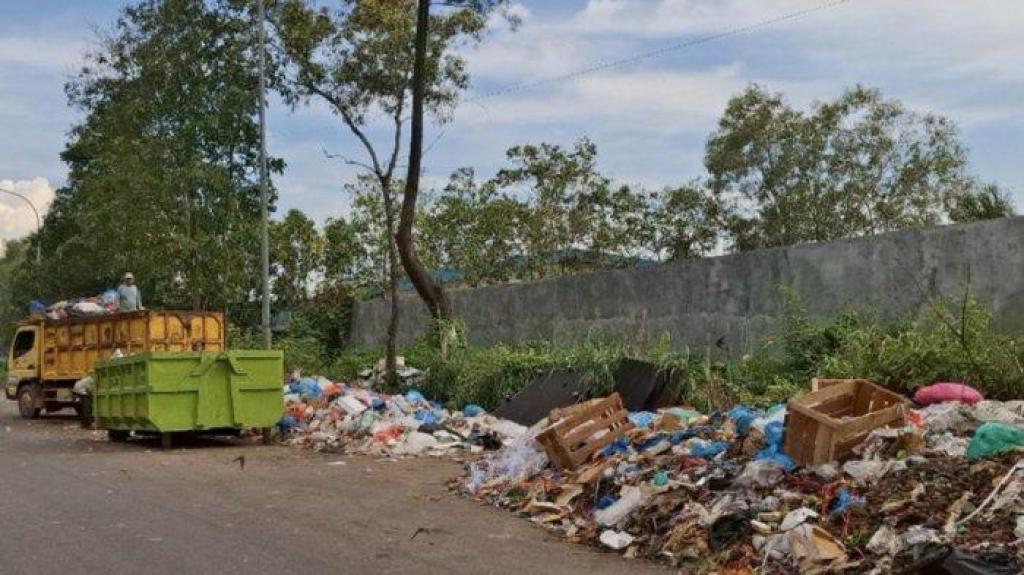 Tumpukan Sampah di TPS Liar Batam: DLH Siapkan Solusi Bin Kontainer