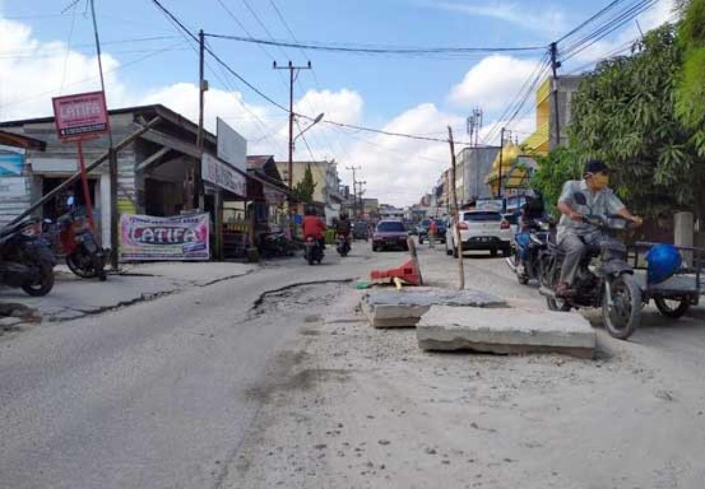 Markarius Anwar Minta Perbaikan Jalan Amblas Akibat IPAL Tidak Sekadar Tambal Sulam