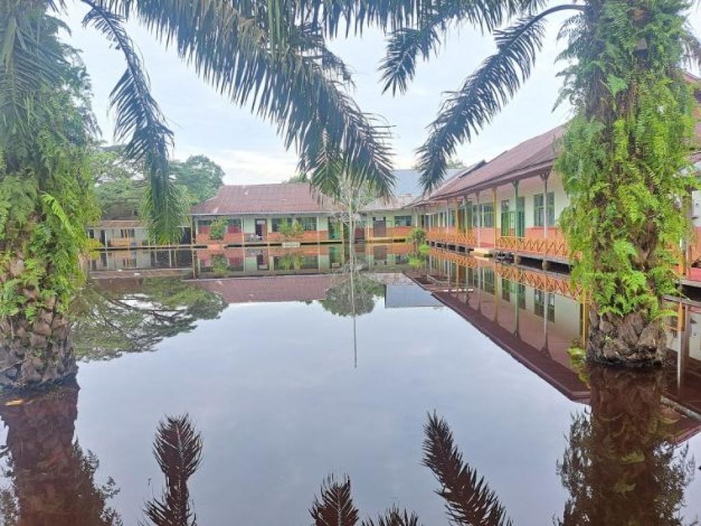 3 Sekolah di Pelalawan Diterjang Banjir, Siswa Belajar Daring