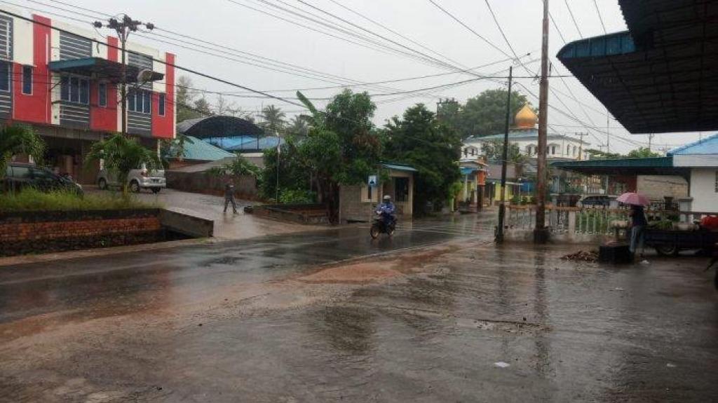 Waspada! BMKG Prediksi Cuaca Ekstrem di Kepri, Hujan Lebat hingga Petir