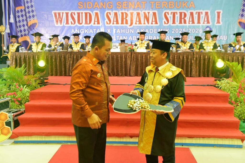Hadiri Wisuda STAIN SAR Kepri, Gubernur Kepri Serahkan Bantuan Bus Operasional