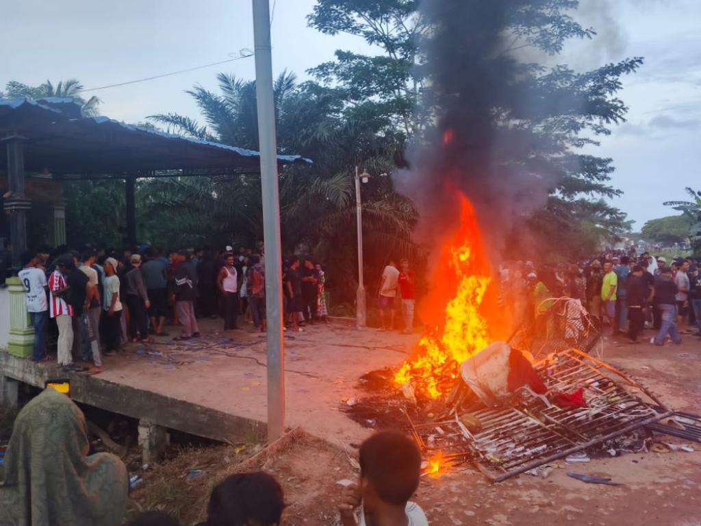 Panipahan Memanas: Tuntutan Berantas Narkoba Berujung Kerusuhan