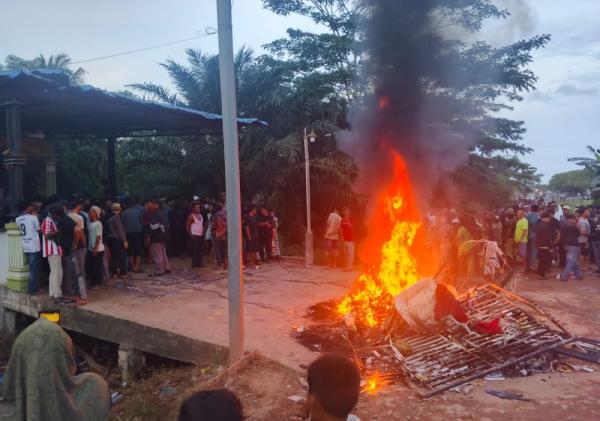 Panipahan Memanas: Tuntutan Berantas Narkoba Berujung Kerusuhan