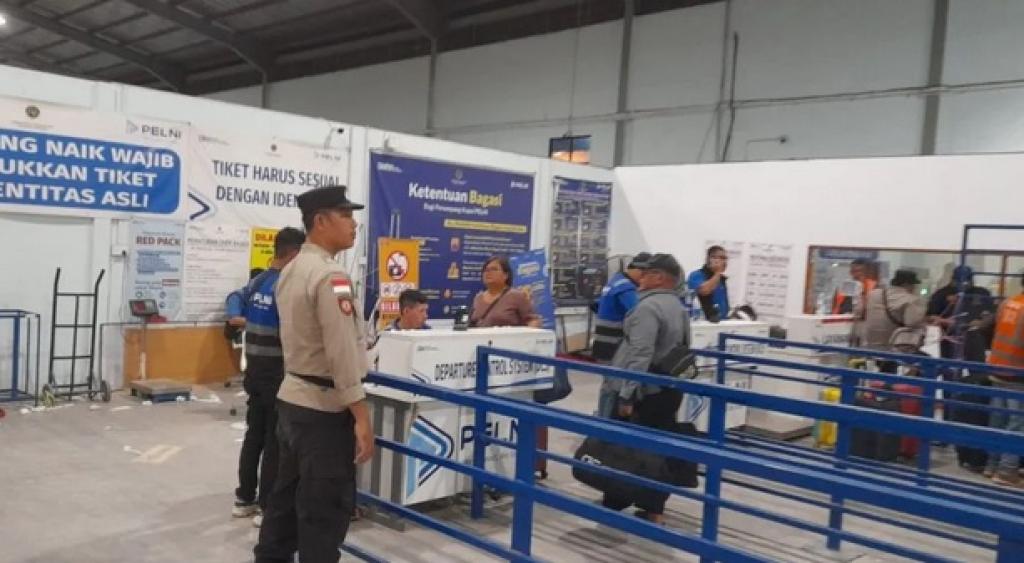 Polisi Kawal Arus Balik Lebaran di Pelabuhan Bintang 99 Batam, 5.326 Penumpang Dipantau