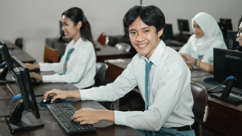 Capaian Program Pendidikan Berdampak: Langkah Nyata Pemerintah Wujudkan Generasi Emas Indonesia 2045
