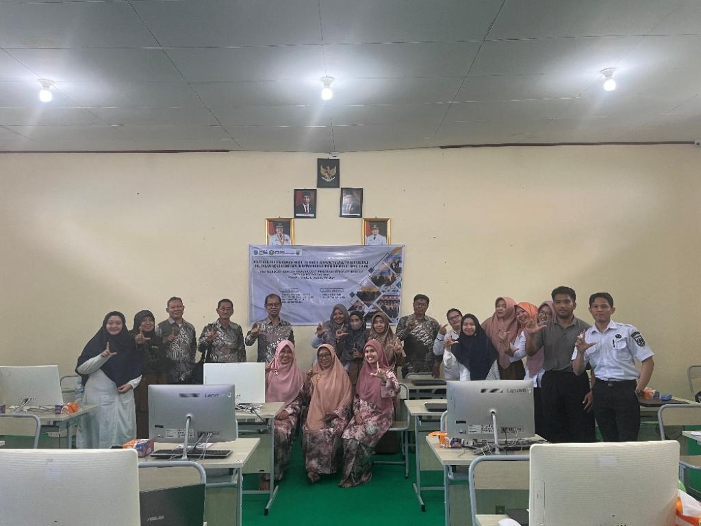 Dosen FKIP UNRI Berikan Pelatihan Augmented Reality untuk Guru di SMAN 1 Siak