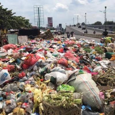 Sampah Menumpuk di Pekanbaru, Operator Angkut Janji Selesaikan dalam Pekan ini