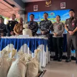 TNI AL Gagalkan Penyelundupan 1,9 Ton Pasir Timah ke Malaysia di Perairan Karimun
