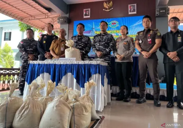 TNI AL Gagalkan Penyelundupan 1,9 Ton Pasir Timah ke Malaysia di Perairan Karimun