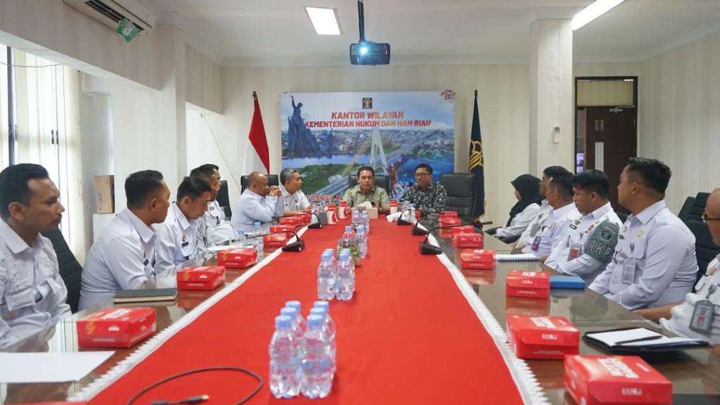 Ajak Jajarannya Implementasikan Program Akselerasi, Kakanwil Kemenkumham Riau Tekankan Pentingnya Keamanan Lapas