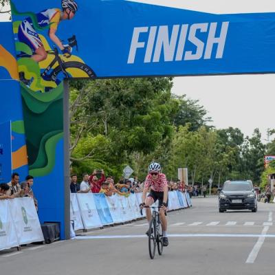 Meski Terkendala Gear Sepedanya Rusak Jelang Finish, Jack Drage Berhasil Juarai Etape Pertama Tour de Siak 2024, Raih Green dan Blue Jersey