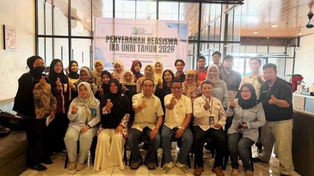 Ringankan Beban Kuliah, IKA Unri Beri Beasiswa untuk 21 Mahasiswa