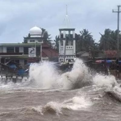 BMKG: Kepri Berawan Tebal, Waspadai Hujan dan Gelombang Tinggi