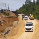 Gunakan Jalur Alternatif, Jalan Lintas Riau-Sumbar Desa Anjung Alai Tutup Total