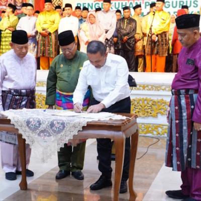 Hadiri Pengukuhan Pengurus, Abdul Wahid:  FKPMR Berperan Menimbang Masalah dan Menjaga Marwah Negeri