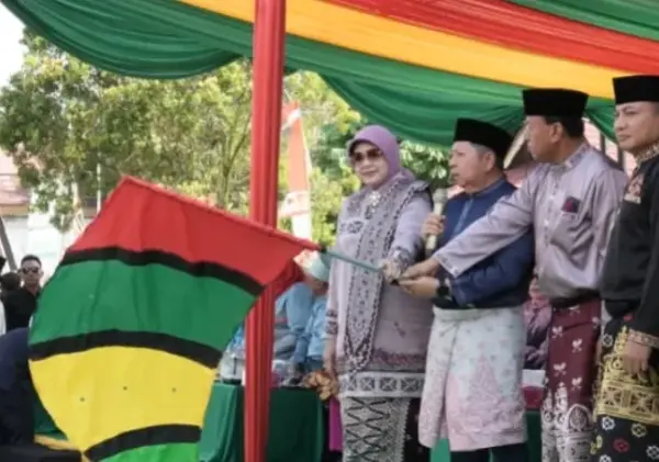 Penampilan Seni Budaya Meriahkan Pawai Taaruf MTQ Riau di Kuansing