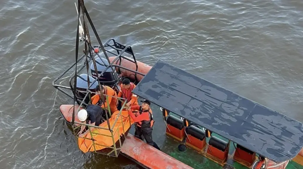 Pilot Kapal Meninggal di Atas MT Pancaran Agility, Tim SAR Evakuasi Jenazah di Perairan Dumai