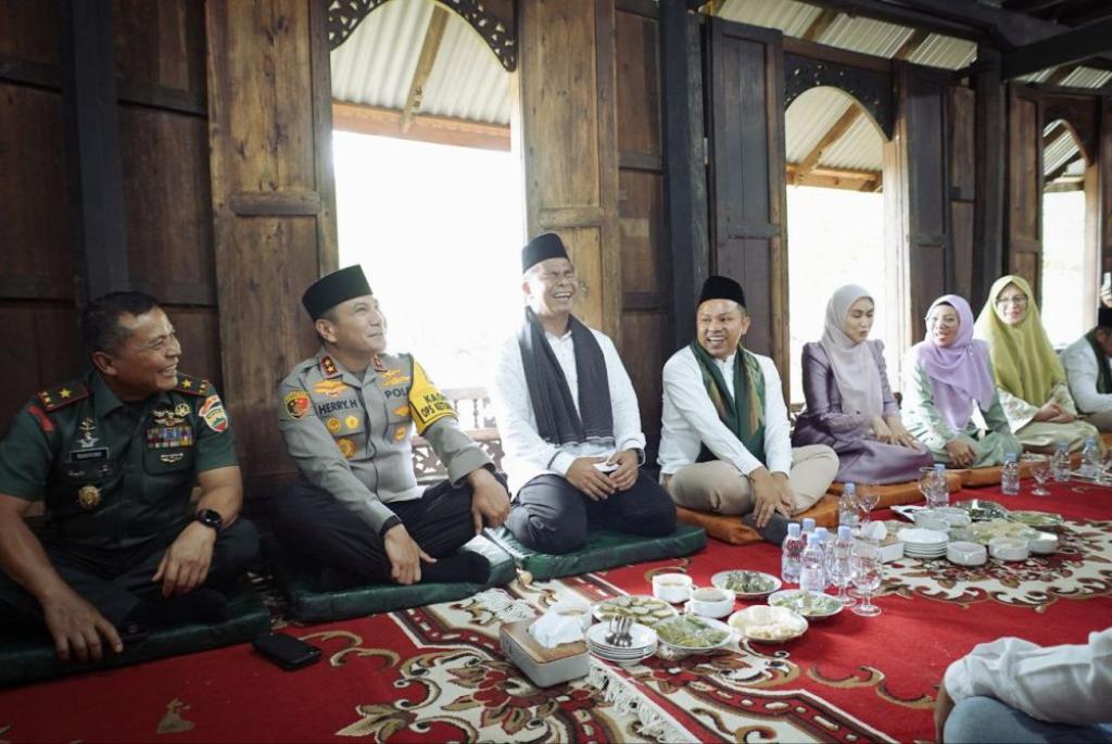 Gubernur Riau Hadiri Makan Bajambau di Kampar, Pererat Silaturahmi dan Warisan Budaya