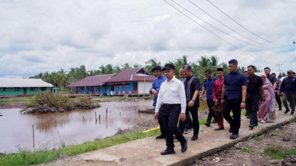 Gubernur Riau Canangkan Proyek Jalan 70 KM, Buka Akses Tiga Desa Terpencil di Inhil