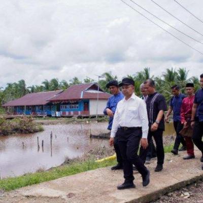Gubernur Riau Canangkan Proyek Jalan 70 KM, Buka Akses Tiga Desa Terpencil di Inhil