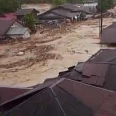 Bantu Evakuasi Korban Banjir, Kantor SAR Pekanbaru Kerahkan 12 Personel ke Sibolga