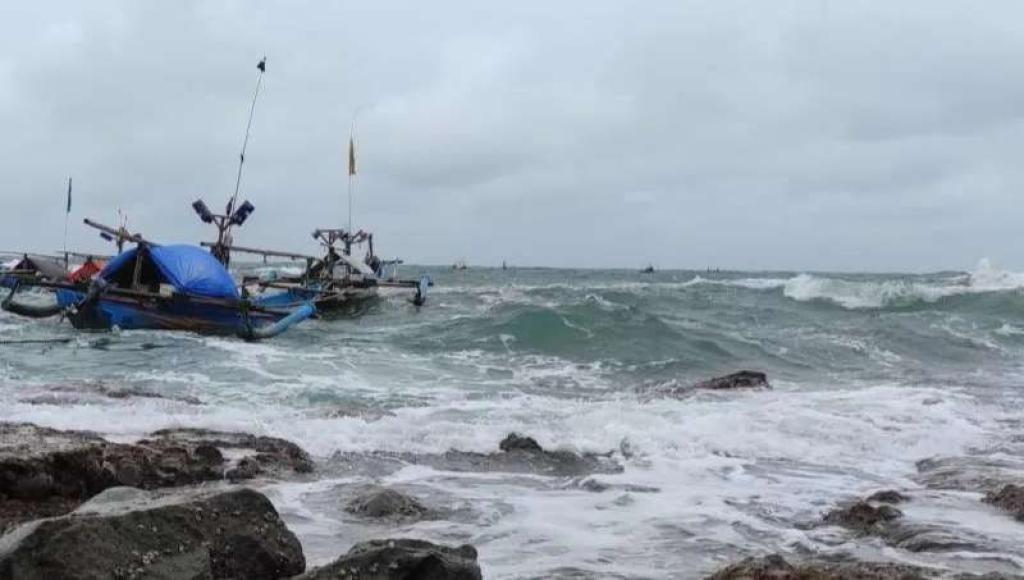 Prakiraan Cuaca Kepri: BMKG Ingatkan Risiko Gelombang Tinggi hingga 3 Meter