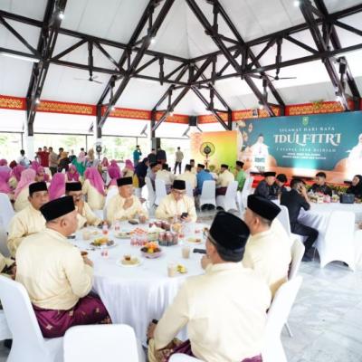 Gubernur Riau Gelar Open House, Wali Kota dan Bupati Ramaikan Acara