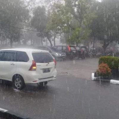 Siang hingga Malam, Hujan Petir Diprakirakan Guyur Pekanbaru dan Kampar