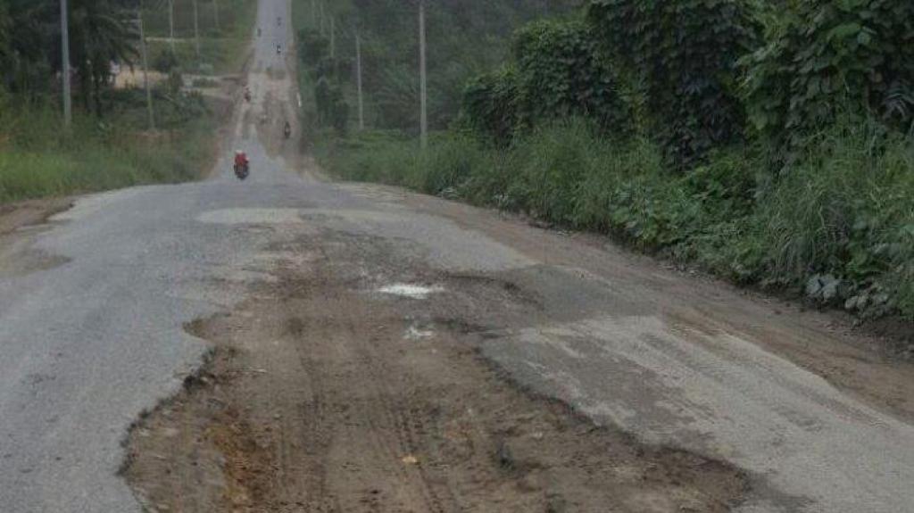 Jalan Rusak Parah di Lintas Pekanbaru-Siak Ancam Keselamatan Pemudik