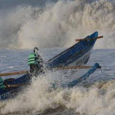 Cuaca Kepri Hari ini: Hujan, Petir dan Gelombang Tinggi Hingga 4 Meter