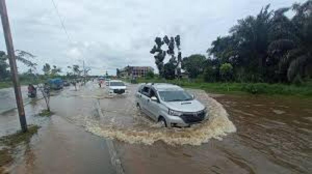 Pemkab Siak Dirikan Dapur Umum untuk Korban Banjir di Kampung Benteng Hilir