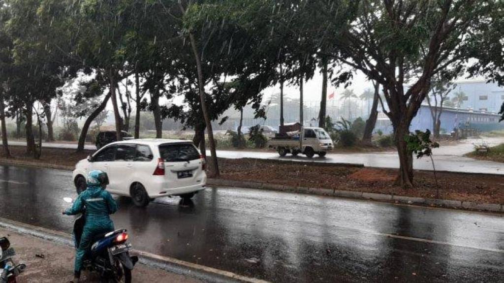 BMKG Prediksi Cuaca di Kepri Hari ini Berpotensi Hujan, Waspadai Petir dan Angin Kencang