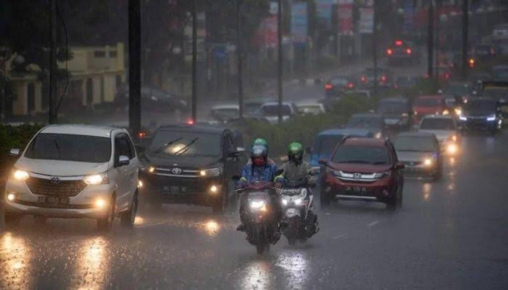 Cuaca Kepri Hari ini Berpotensi Hujan, Waspadai Gelombang Tinggi Hingga 3 Meter