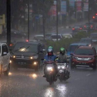 Cuaca Kepri Hari ini Berpotensi Hujan, Waspadai Gelombang Tinggi Hingga 3 Meter